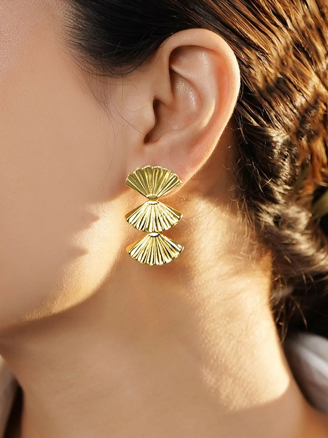 Rubans Gold fan-motif drop earrings