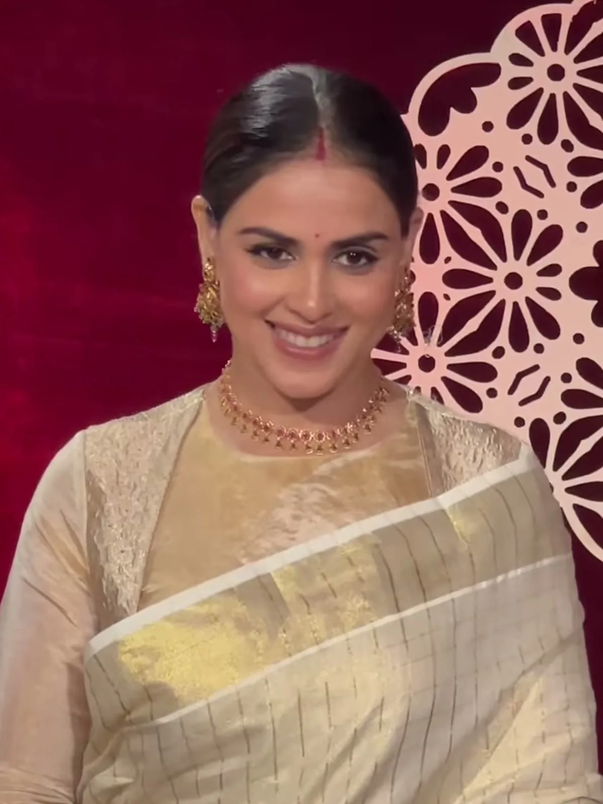The ivory kasavu tissue saree — Genelia D’Souza