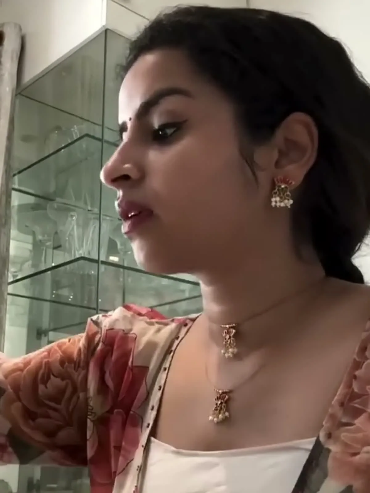 Sivaangi Krishnakumar — Profile, showing how sheer the chiffon sleeve actually is