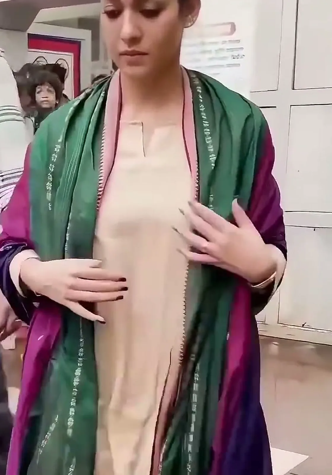 Nayanthara — Close on the kurta: the small round neck, the short placket, and the rose-pink piping set into the front panel seam