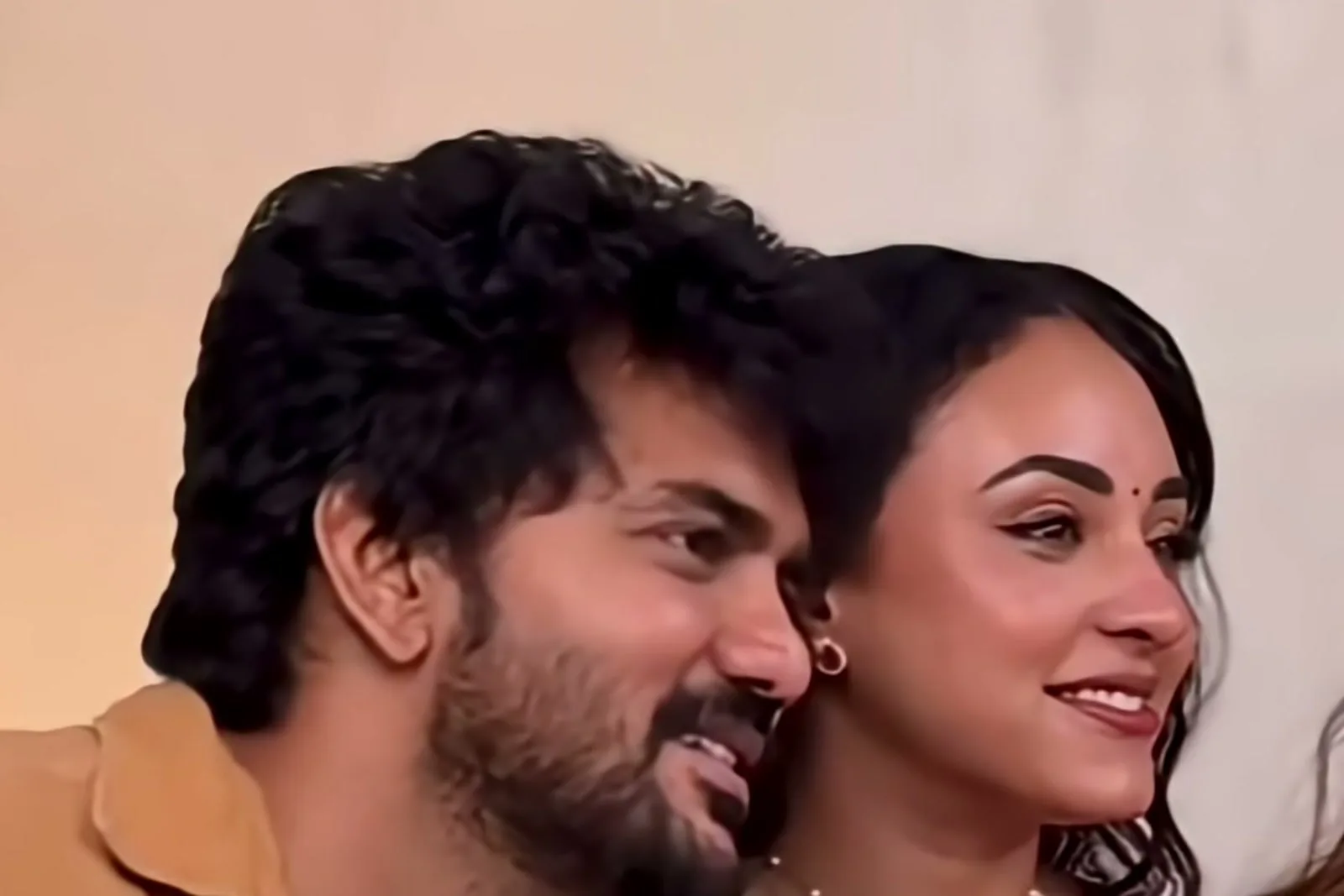 Pearle Maaney — On camera with Kavin — the saree as it actually reads at conversational distance