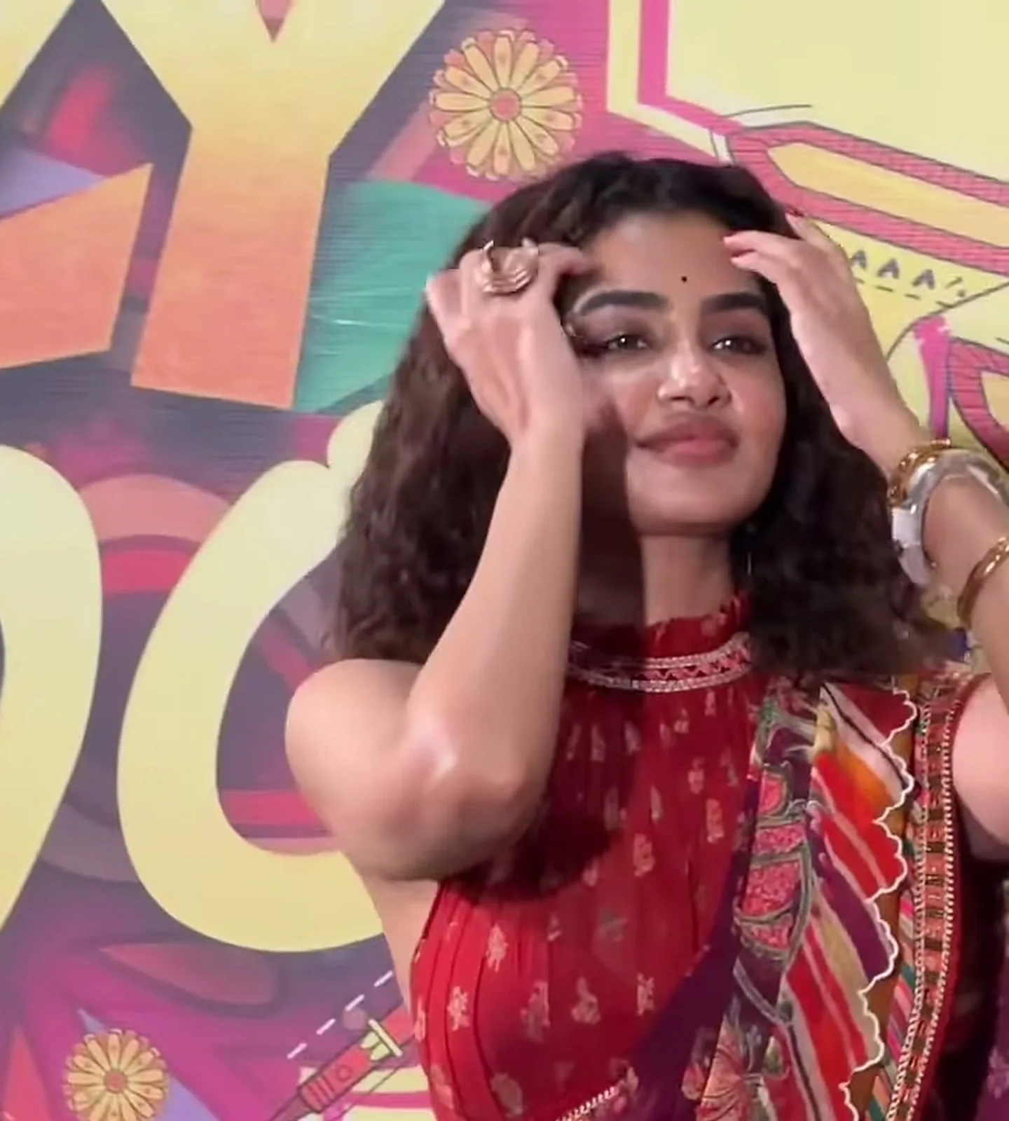 Anupama Parameswaran — Three-quarter — how the pleated pallu falls when it is left loose at the front