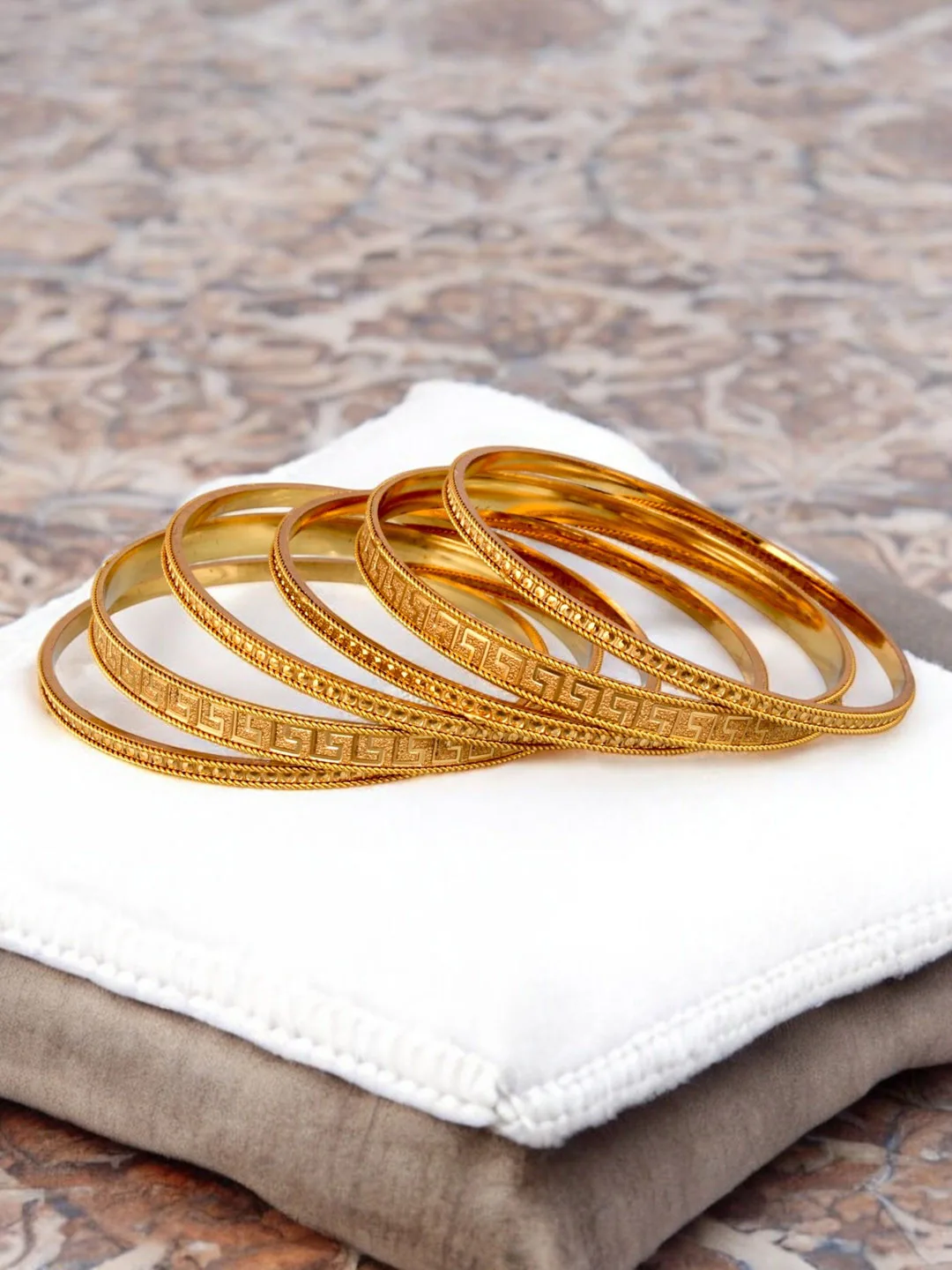 LUCKY JEWELLERY Stacked gold-plated bangles, set of six