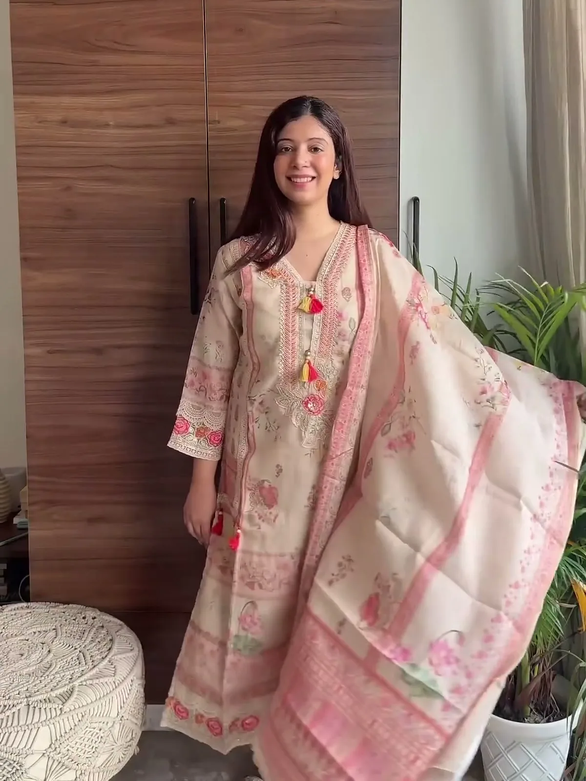 Manika Dhingra — Mid-spin: how much of the look is the pink-bordered dupatta