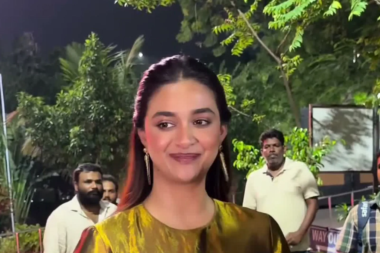 Keerthy Suresh — Walking in through the crowd