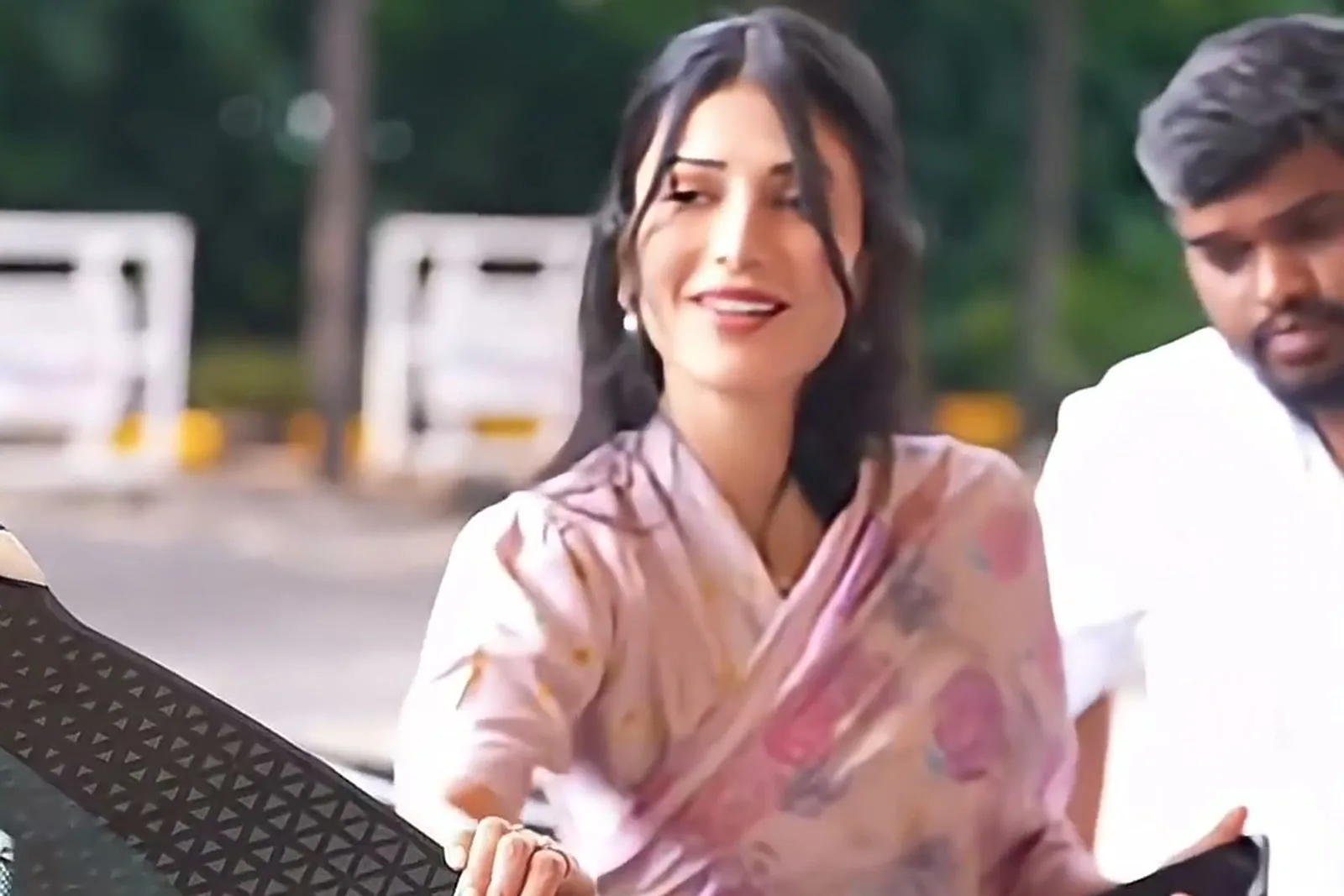 Shruti Haasan — Stepping out of the car