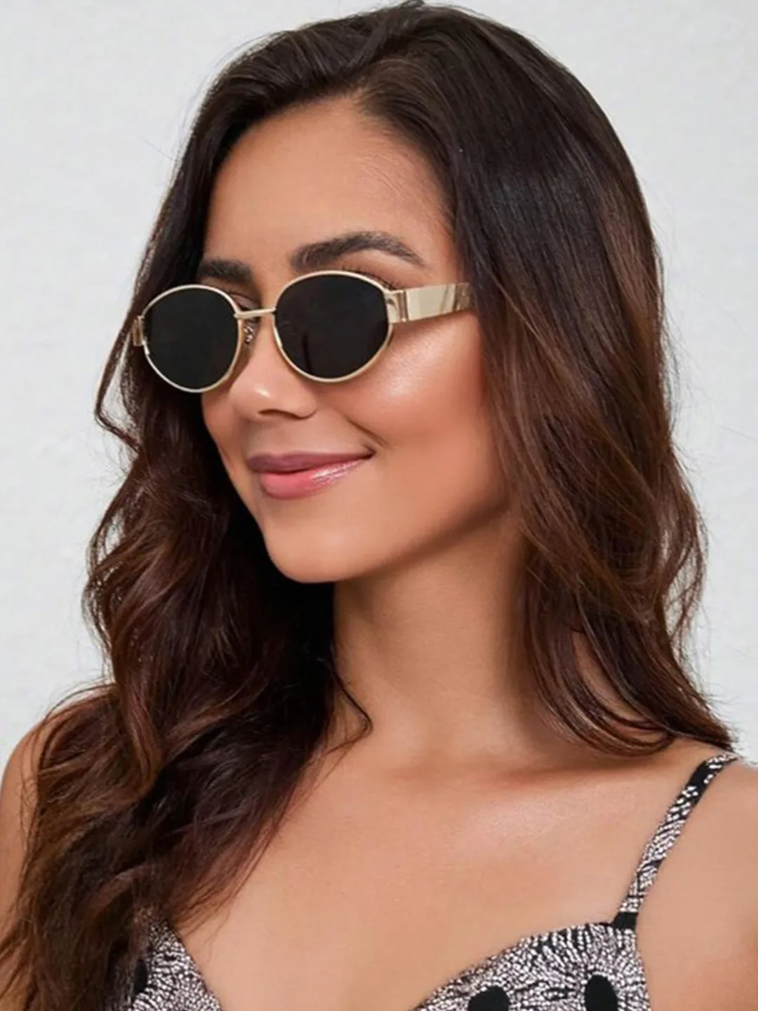 HAYDEN haiza Small oval sunglasses, dark lens