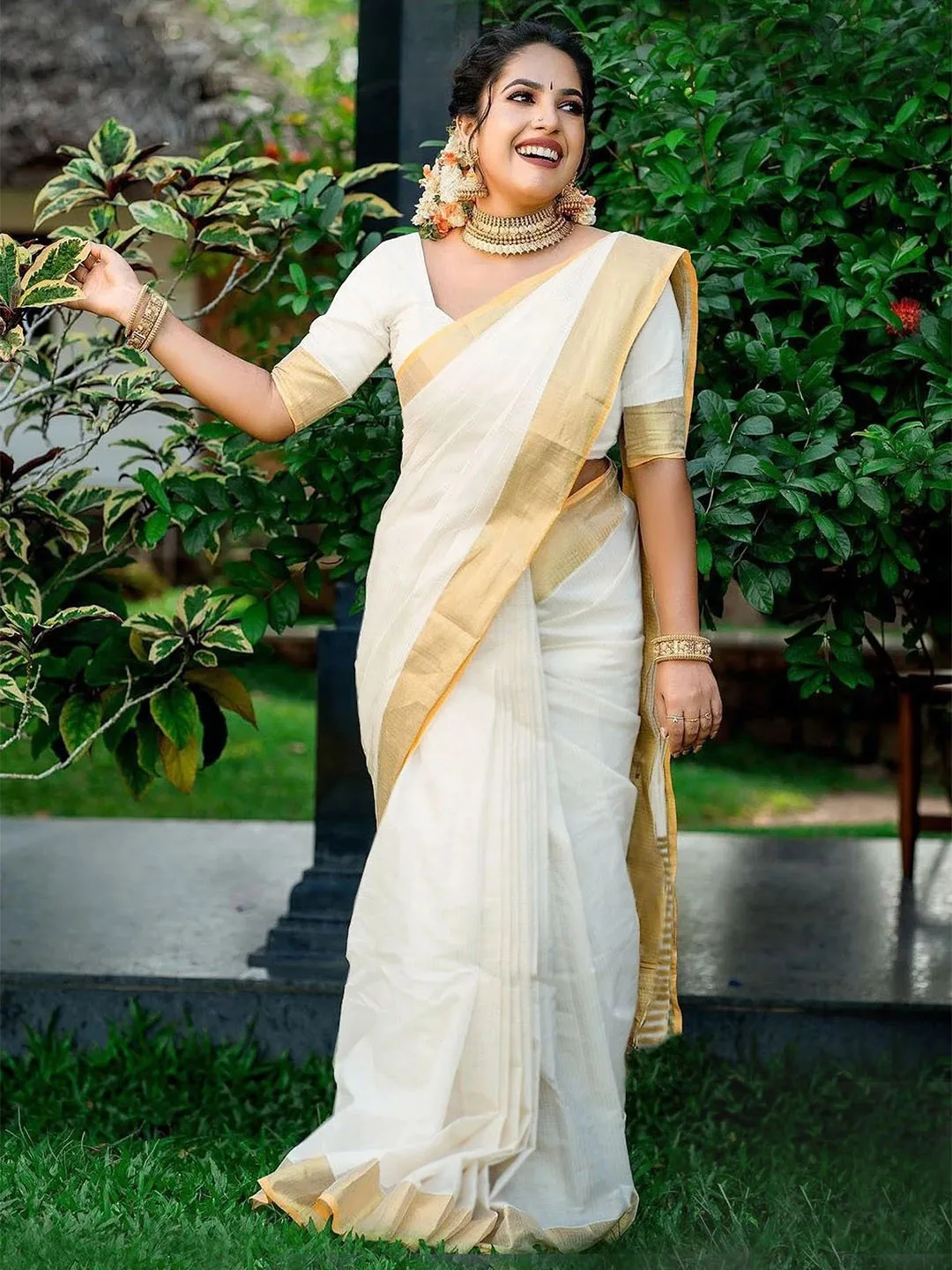 SUPERLAXMI White silk-cotton saree with a gold zari border