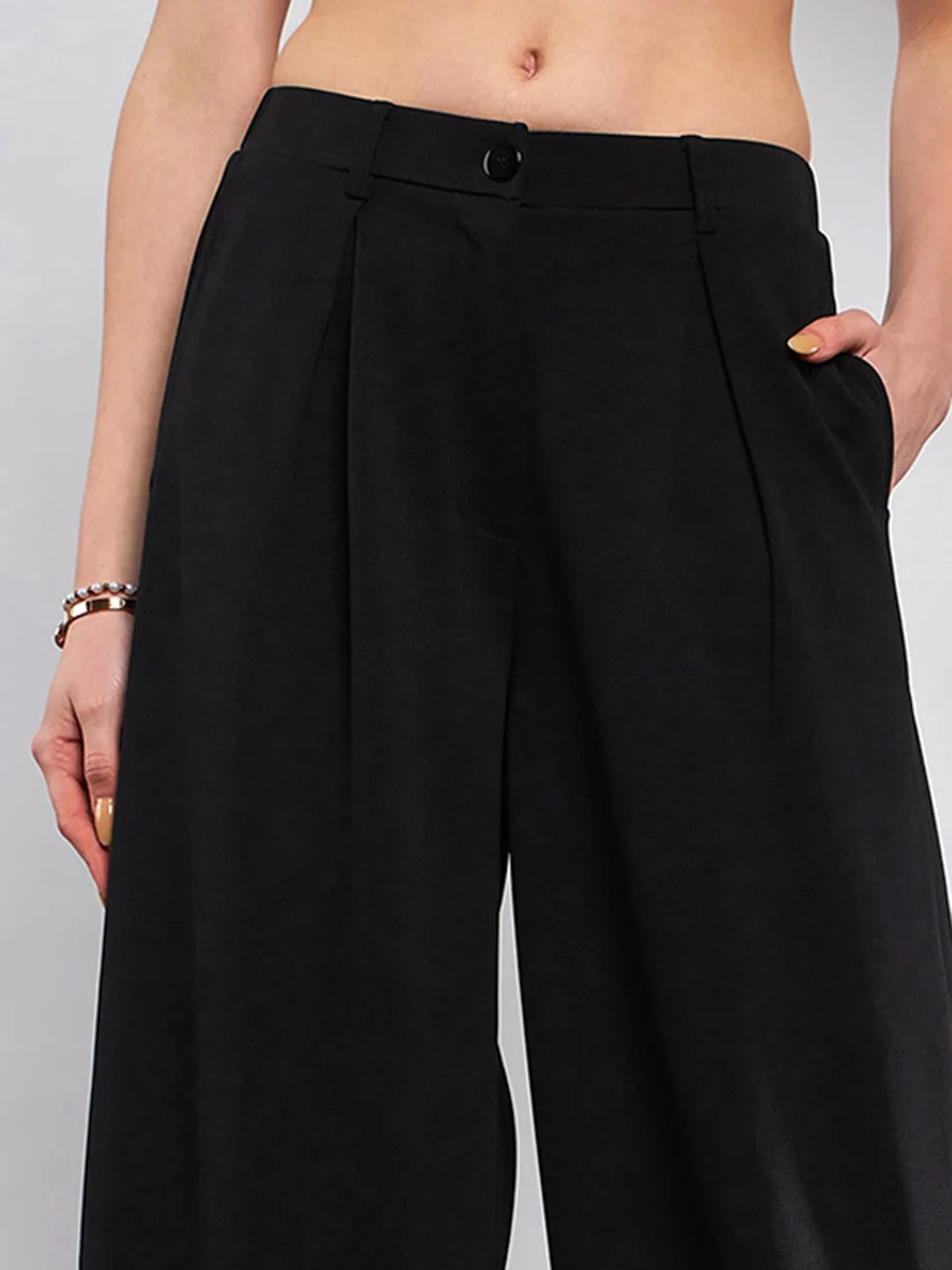 SASSAFRAS Black pleated wide-leg trousers