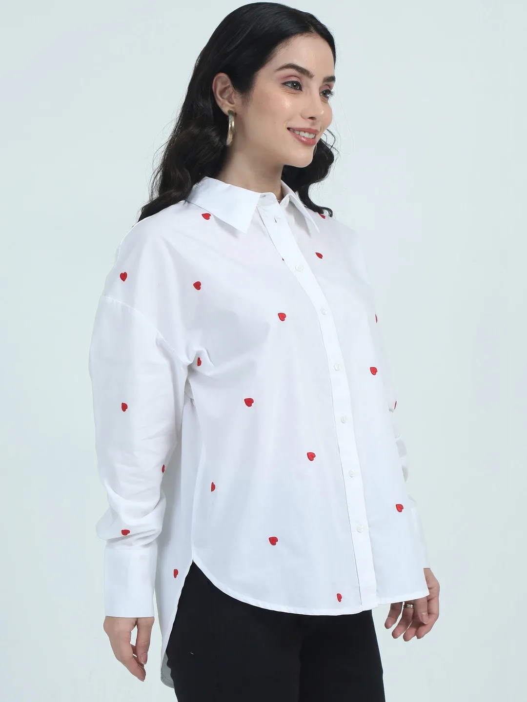 GLAM & CHIQUE Heart-embroidered oversized shirt