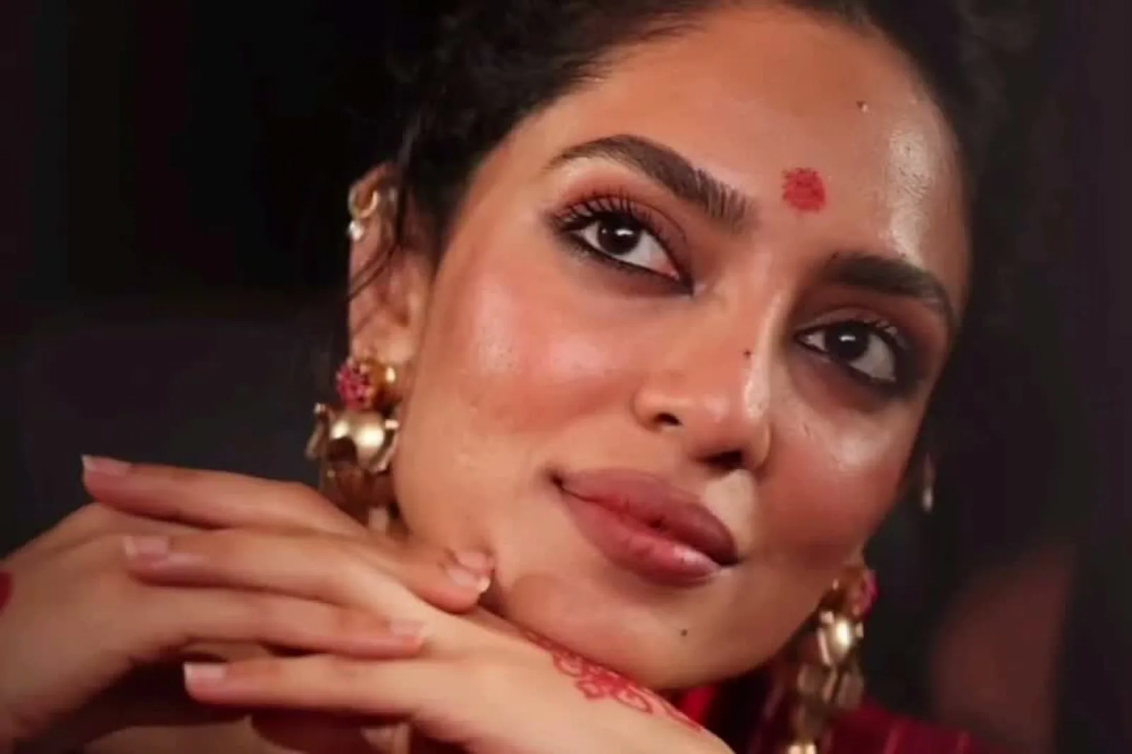 Sobhita Dhulipala — Close: the red stone in the earring and the striped pallu